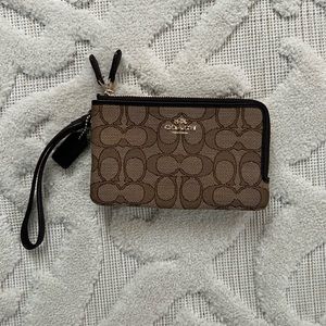 Classic Coach Double Pocket Wristlet